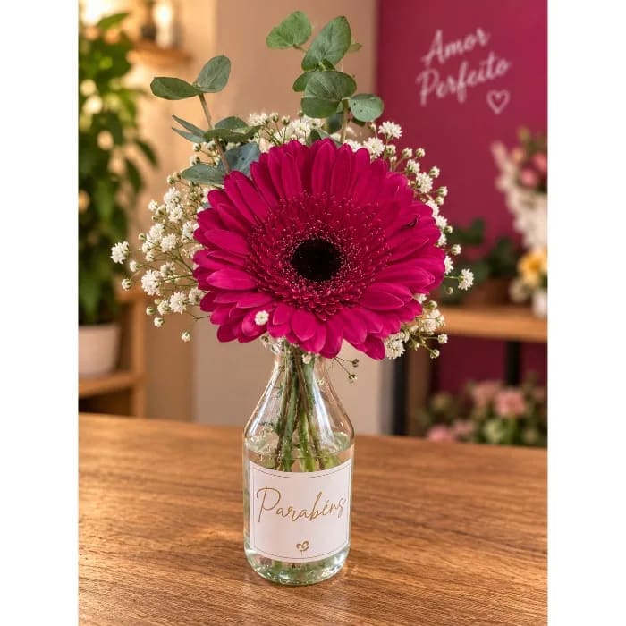 Gérbera com gypsophila